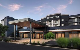 Courtyard Cleveland Beachwood